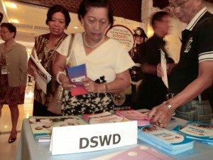 Jamindan, Capiz mayor Ethel R. Jinon checks the brochures about the different programs that are being implemented by the Department of Social Welfare and Development.