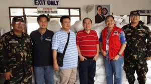 DSWD director Ma. Evelyn Macapobre (wearing red vest) with (from left) BGen. Arnold Quiapo of the Philippine Army, Negros Occidental 3rd District Rep. Alfredo Benitez, Iloilo Lone District Rep. Jerry Treñas, Capiz 1st District Rep. Antonio del Rosario and Col. Aurelio Baladad of the Armed Forces of the Philippines before the aerial survey conducted yesterday to assess the extent of damage caused by Typhoon Yolanda in the region.