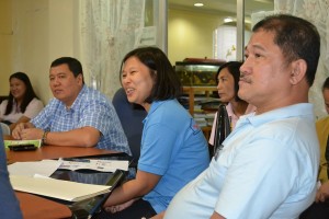 Dumangas, Iloilo mayor Rolando Distura presents the status of Pantawid Pamilya implementation in his municipality before representatives of the World Bank.