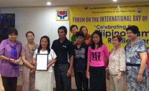 Couple Annaliza and Ronald Ambrosio with children Joylen and Jaypee receive their certificate of appreciation from members of the National Committee on the Filipino Family.