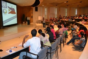 Atty. Petrarch Torrato of the Commission on Human Rights discussed the Human Rights-based Approach to Development with parent leaders of Pantawid Pamilya. 