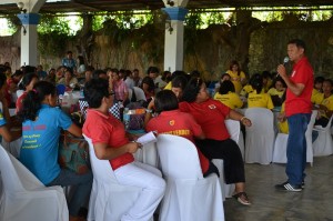 Project Development Officer Eliseo Abucay of DSWD6 orients Parent Leaders of Pantawid Pamilyang Pilipino Program on Sustainable Livelihood Program during the Information Caravan held in Pontevedra, Capiz. 