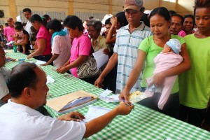 Beneficiaries of Pantawid Pamilya line up to get their conditional cash grants.