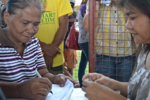 Lolita Panday, a mother of 11 children, is one of the 300 families who received P30,000 emergency shelter assistance from DSWD.