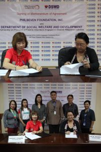 Sec. Taguiwalo and Ms. Fernandez are joined by (from left to right) Ms. Leizel Mangoa, PFI Administrative Officer;  Ms. Israelita Ferrer-Lequin, PFI Agency Head; Ms. Violeta Apolinario, PFI Chairman; DSWD Assistant Secretary Rodolfo Santos; Mr. Claudio Nadal, Jr, Chief Administrative Officer of the National Resource Operations Office; and, Ms. Mappet Balawan of DSWD-Disaster Response and Management Bureau.